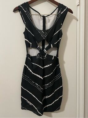 RVCA Black & White Chevron Cut-Out Mini Dress - Size Small